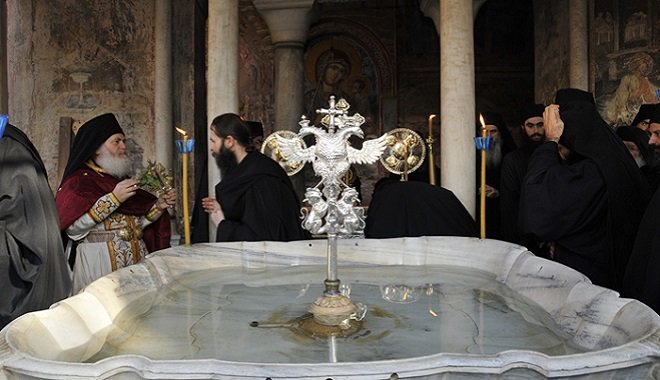 Γιατί νηστεύουμε την παραμονή των Θεοφανείων;