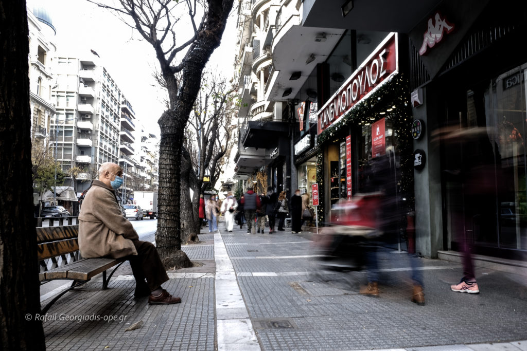 Σε επιφυλακή για την Όμικρον – Τί θα γίνει με τα σχολεία